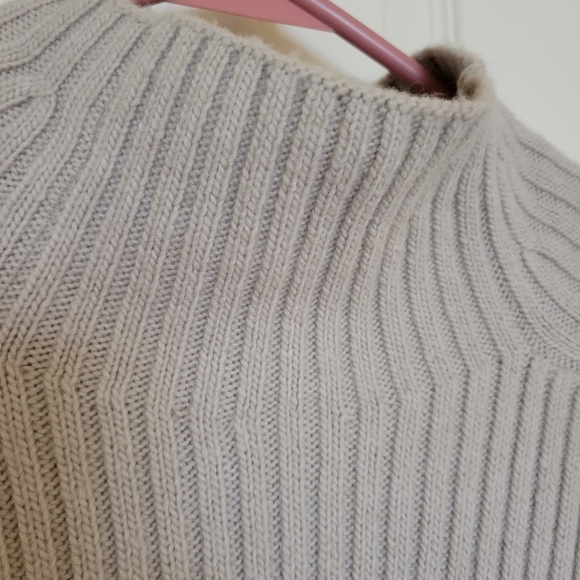 H&M beige turtleneck sweater - Picture 5 of 8
